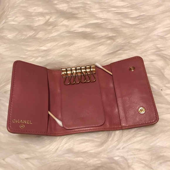 Authentic  chanel key holder gently.used - Picture 15 of 16